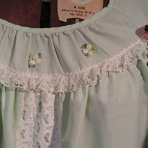 Pale Pistachio Green Nightie - Picture 4 of 7